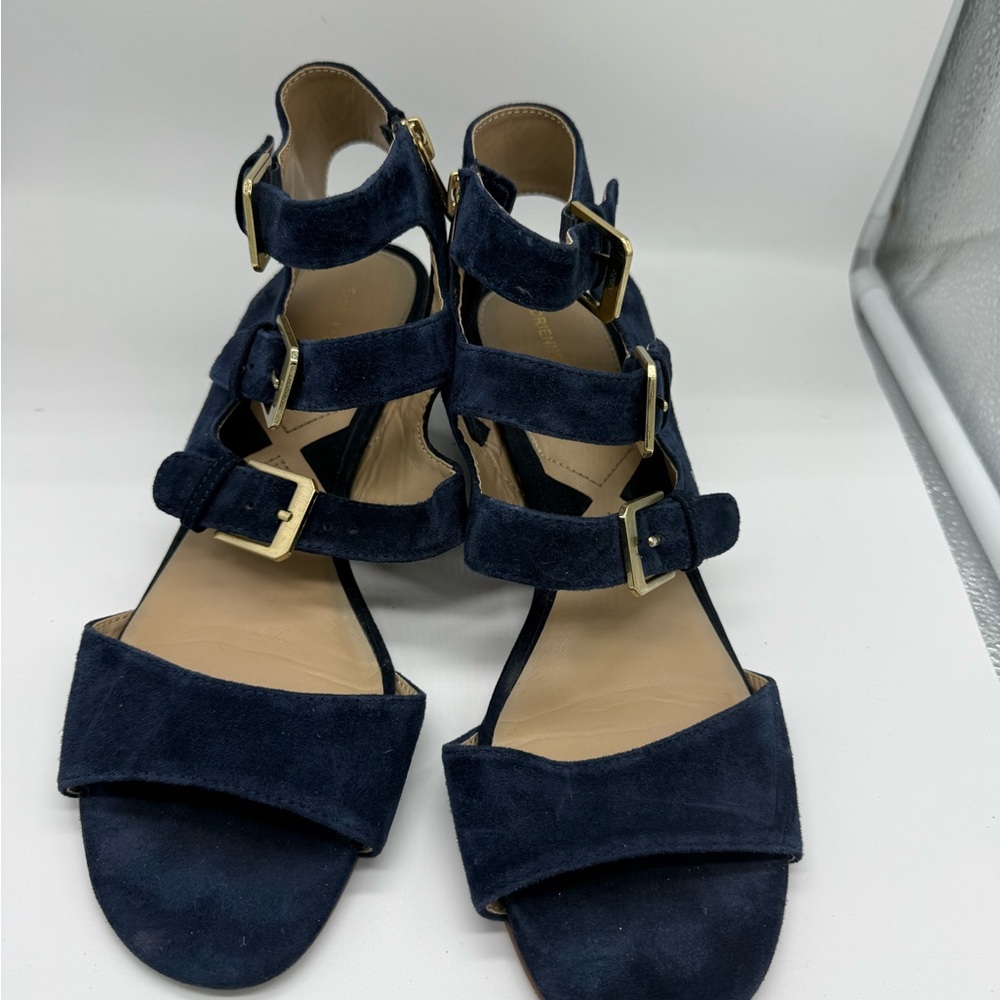 Adrienne Vittadini Laira Sandals
Elegant Navy Sandals with Gold Buckles